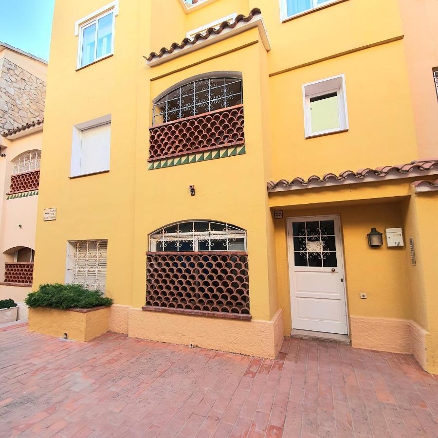 Leroy Apartment Empuriabrava Exterior photo